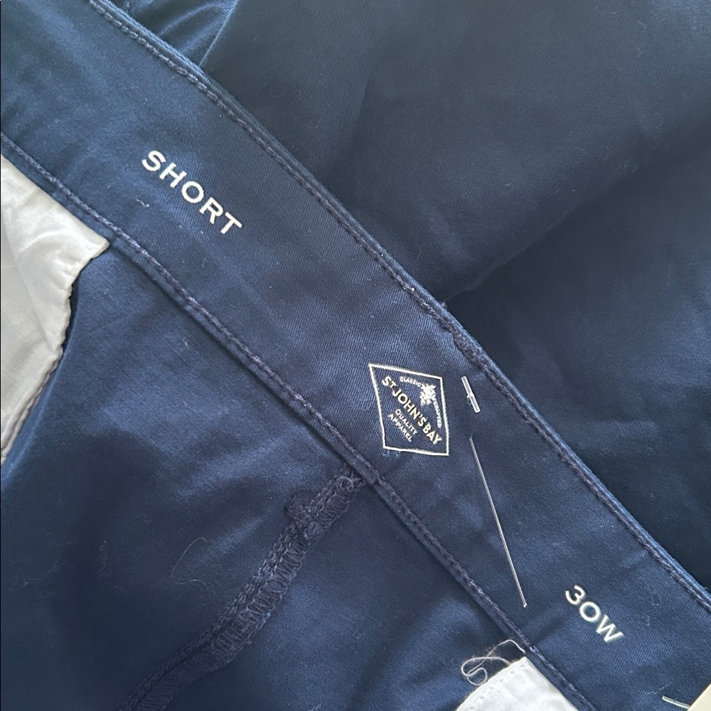 NWT St. John’s Bay American navy mid rise shorts size 30W - Picture 4 of 6